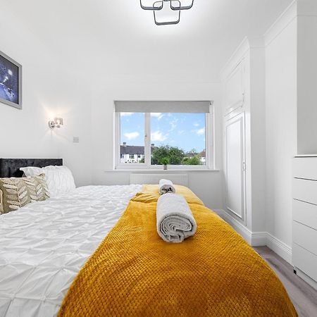3 Bedroom House Close To Dartford Station Экстерьер фото