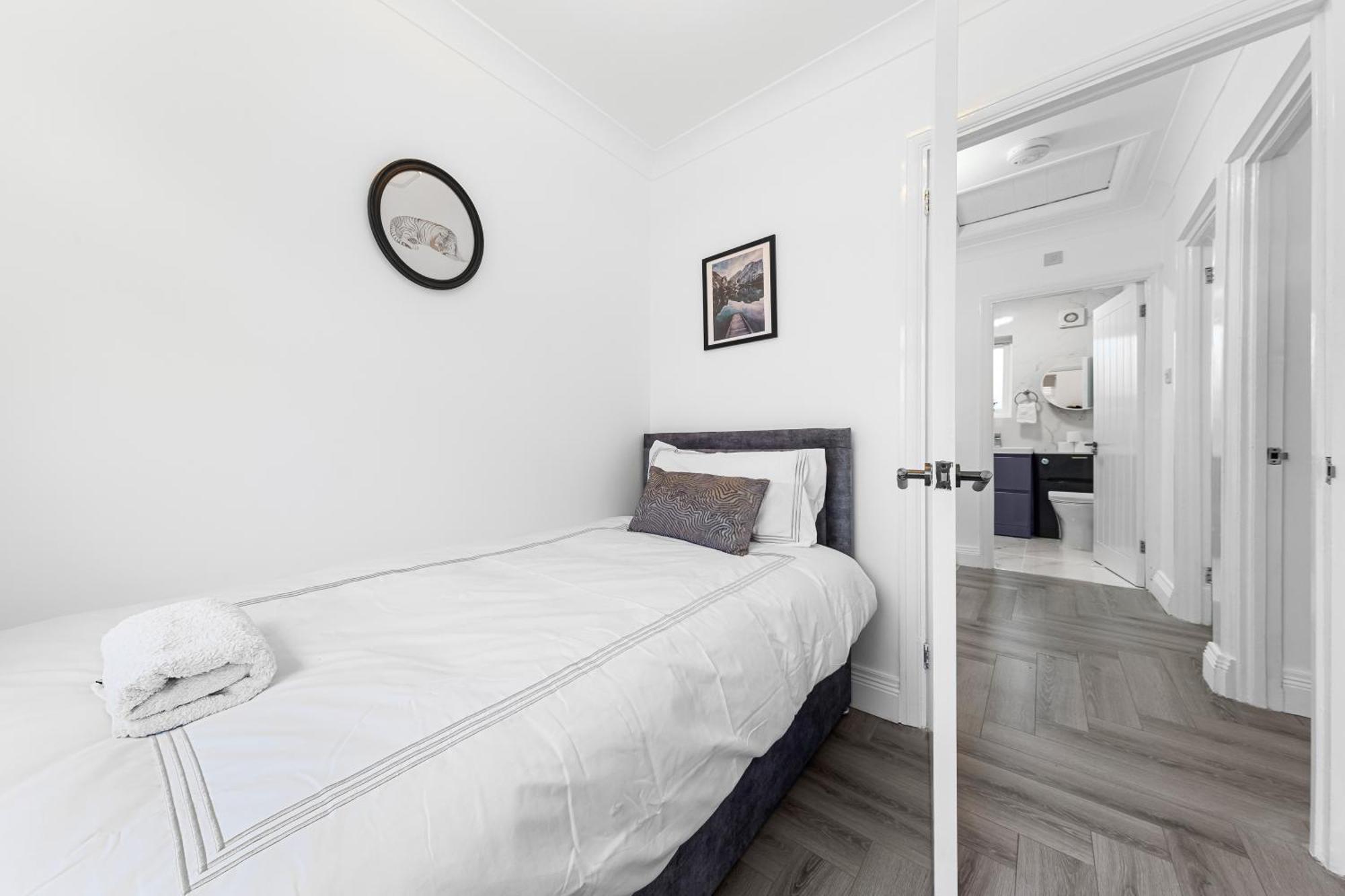 3 Bedroom House Close To Dartford Station Экстерьер фото