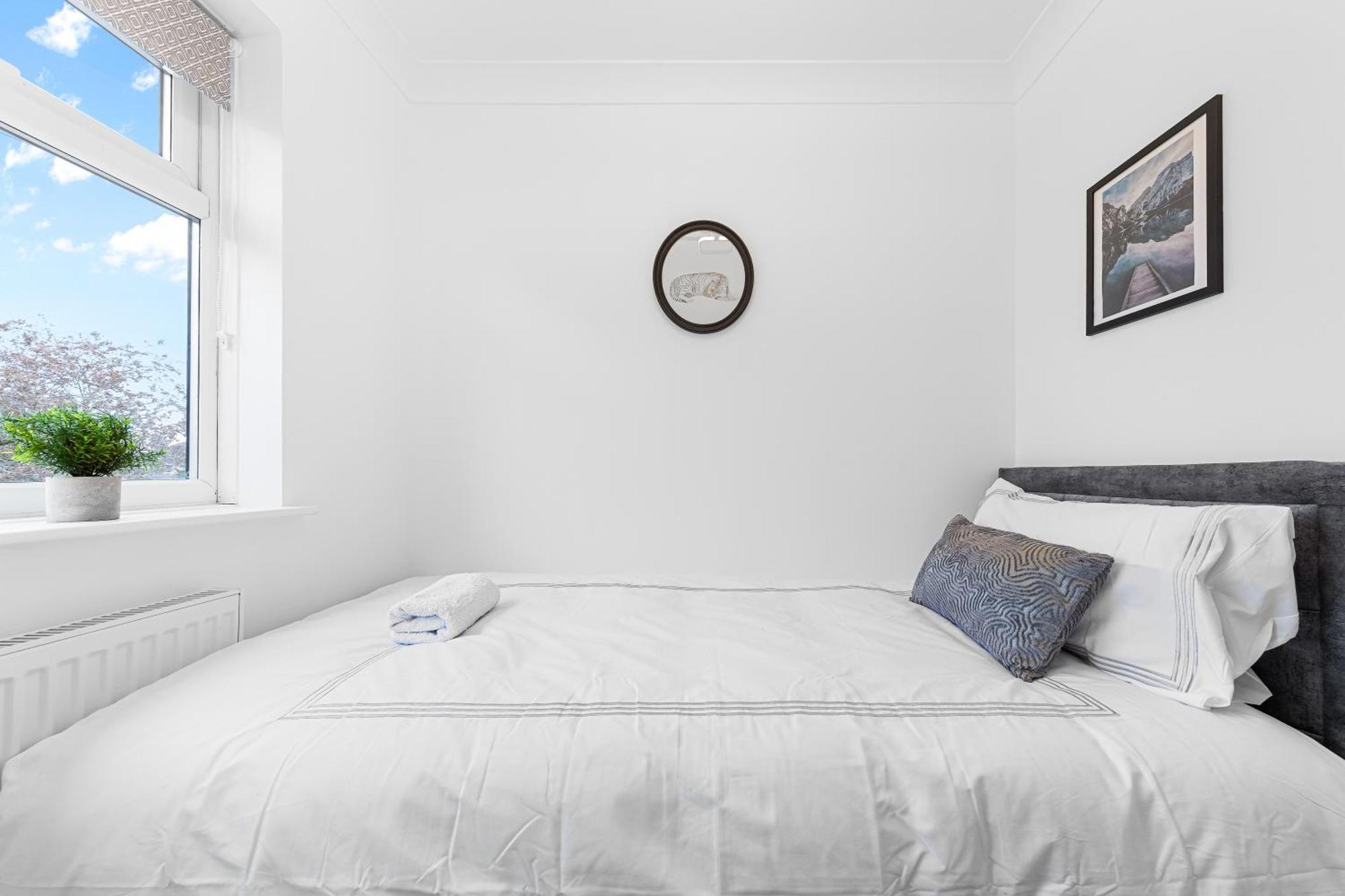 3 Bedroom House Close To Dartford Station Экстерьер фото